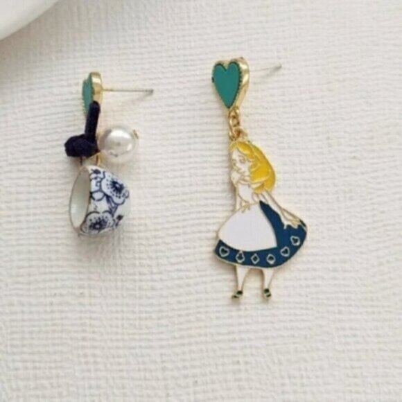 Alice in Wonderland Blue Heart Disney Princess Fairytale Cartoon Teacup Earrings - Picture 5 of 5